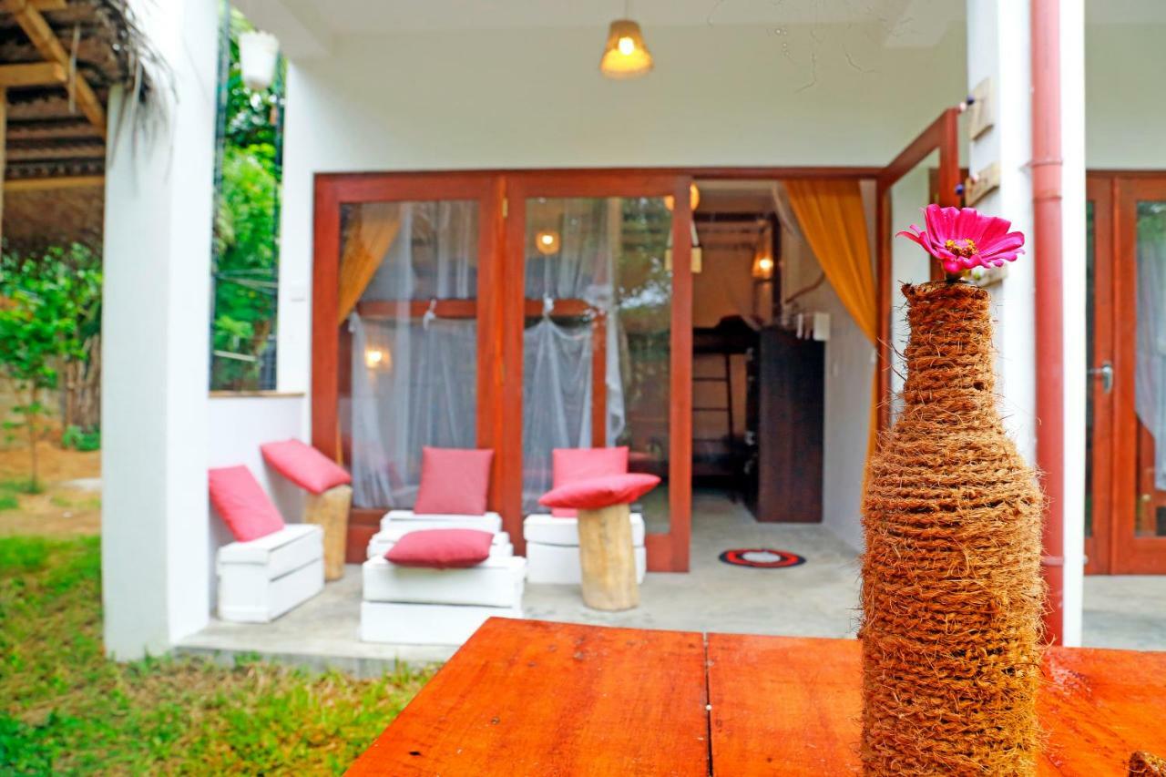 Chez Podi Surf Stay Mirissa Exteriör bild